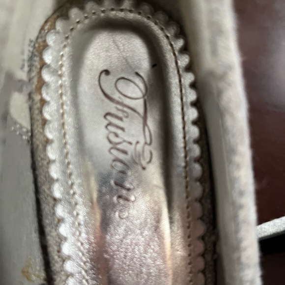 Fusion gray platform rounded toe heels.  Suede-like. Size 7.5. - Picture 7 of 8